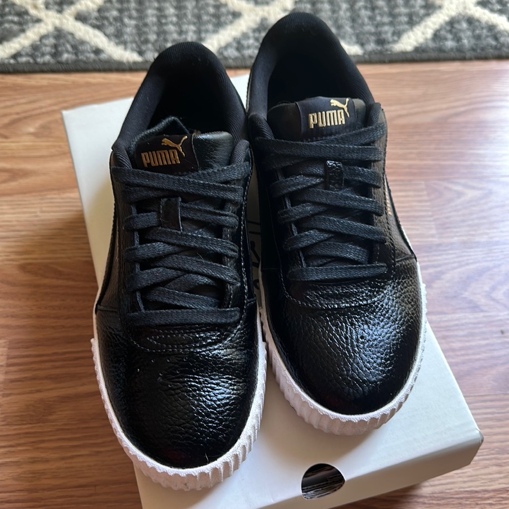 Puma size 6.5 youth only wore a few times